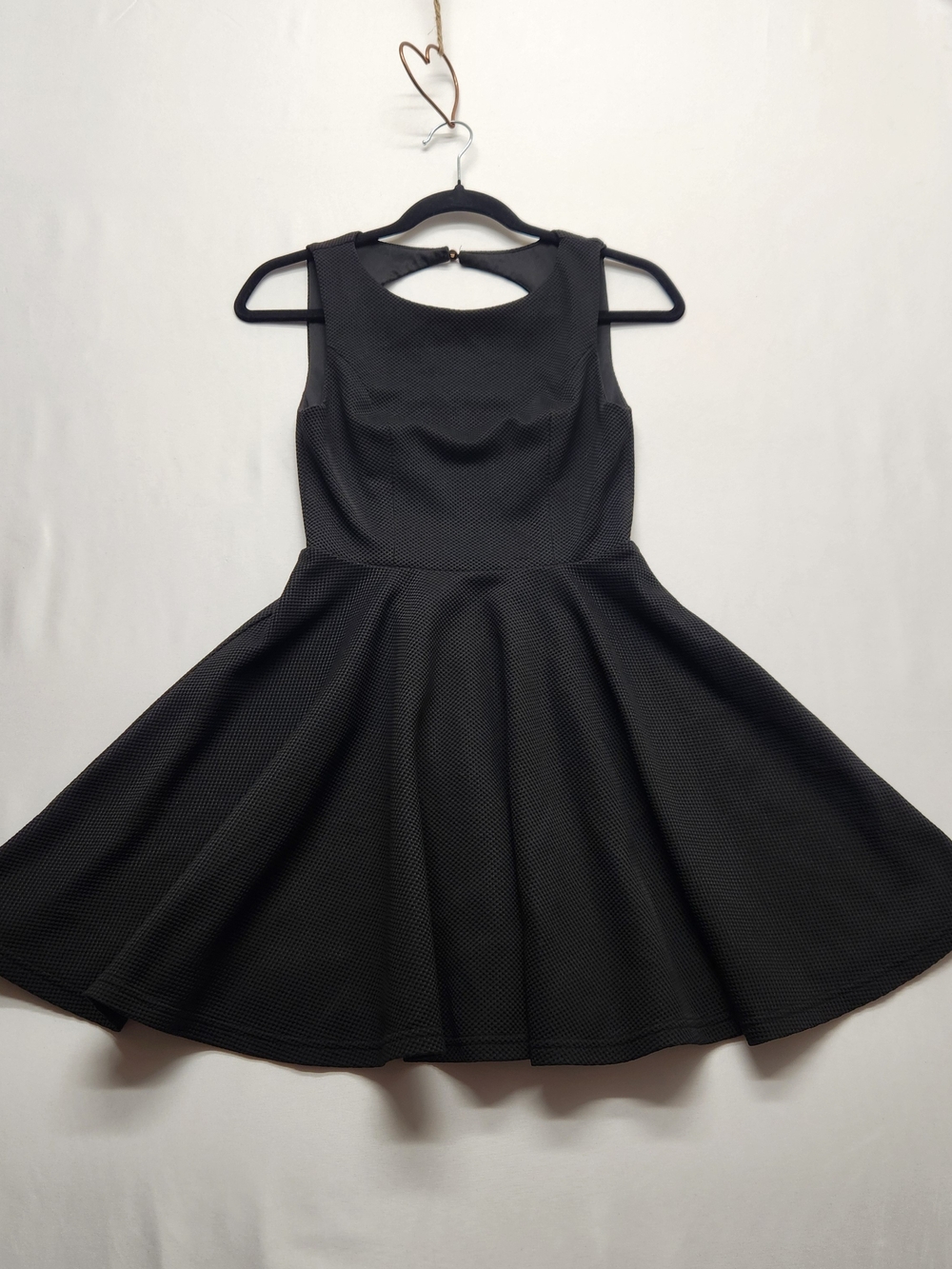 ⭐️LULUS Black Textured Fit and Flare Skater Dress Cutout Open Back Size Small
